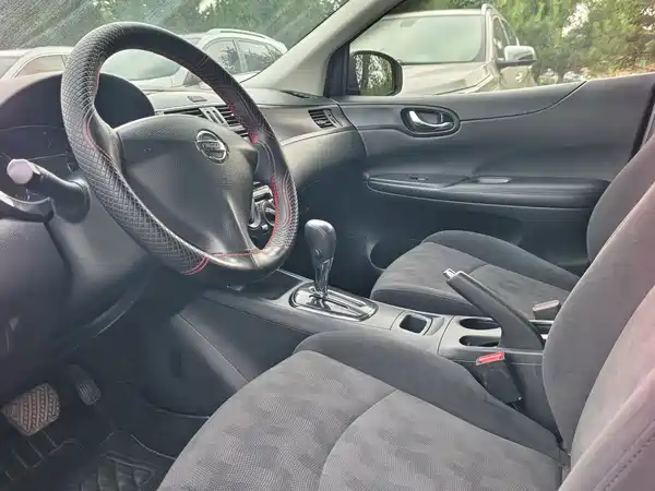 Nissan Tiida 2015