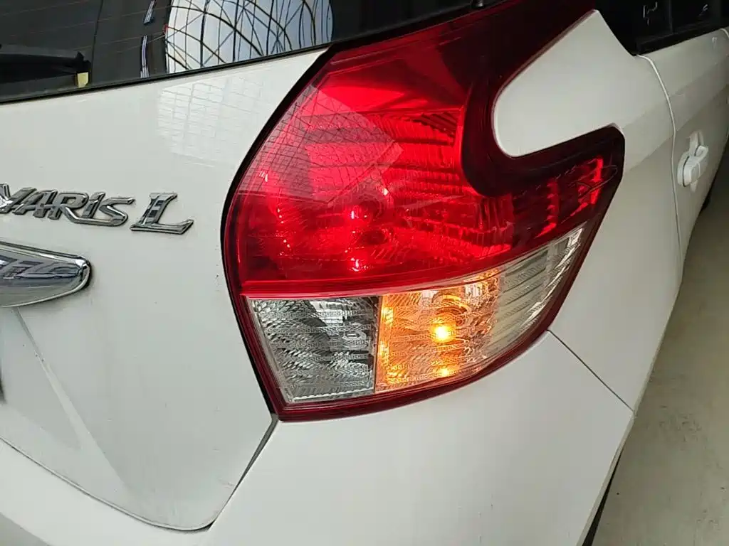 Toyota Yaris L 2014 — фото 8
