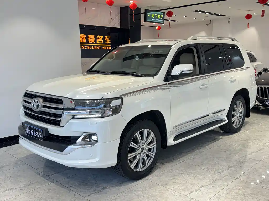 Toyota Land Cruiser 2020 — фото 1