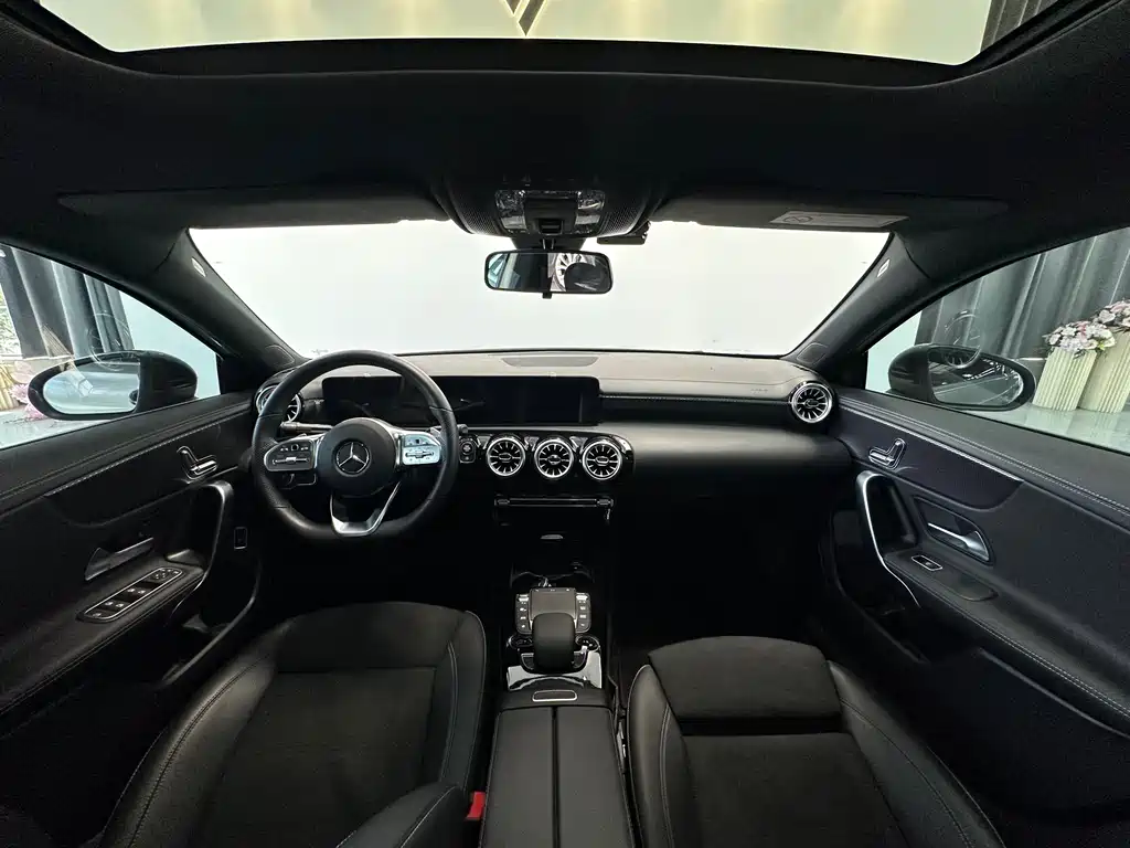 Mercedes-Benz A-Class 2023 — фото 6