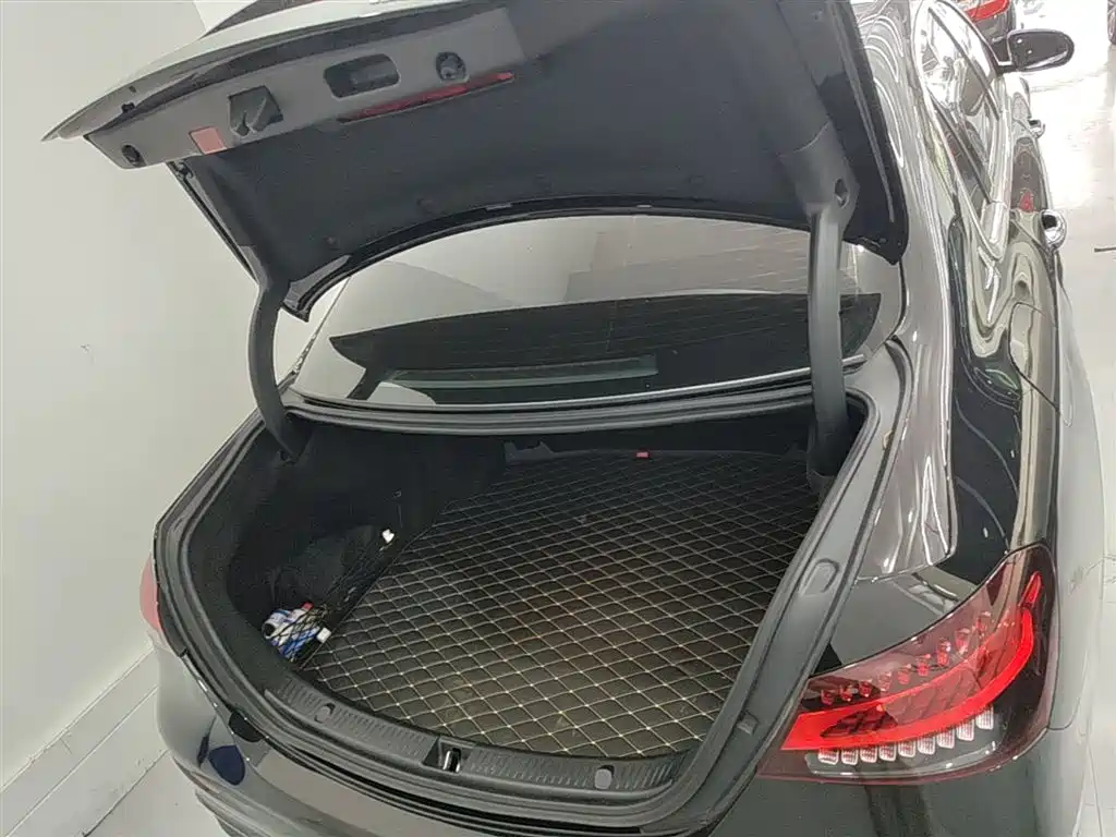 Mercedes-Benz E-Class 2021 — фото 19