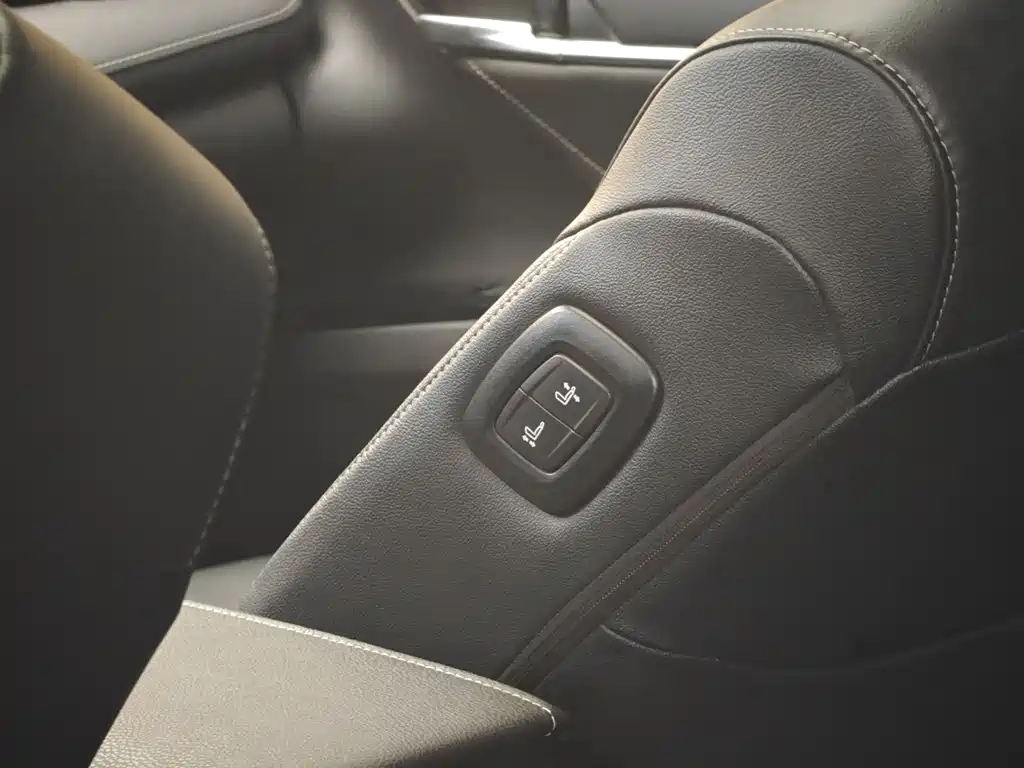Toyota Camry 2022 — фото 23