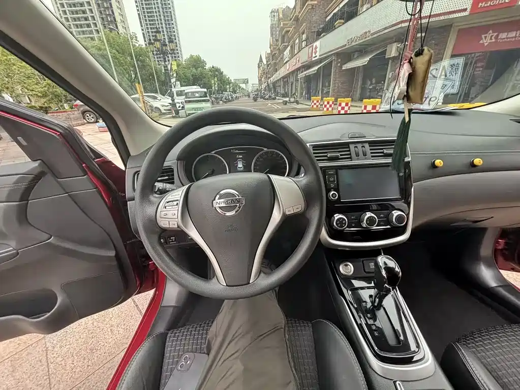 Nissan Tiida 2016 — фото 14