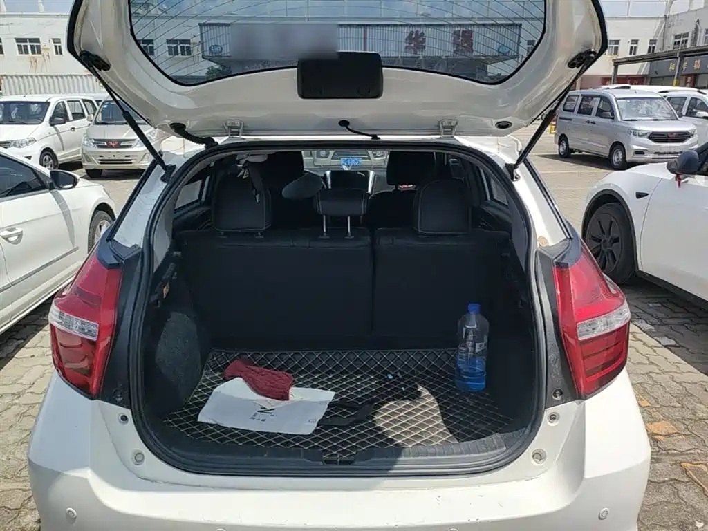 Toyota Yaris L 2019 — фото 19