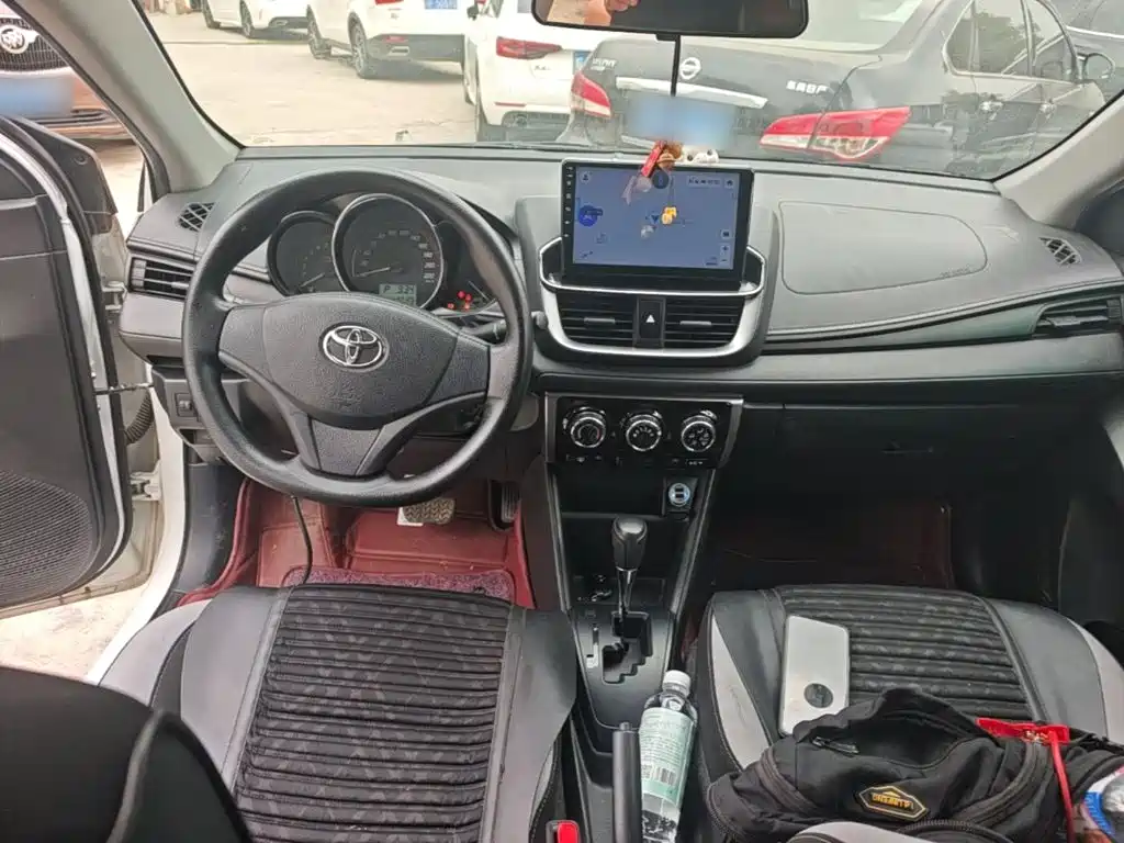 Toyota Yaris L 2020 — фото 10