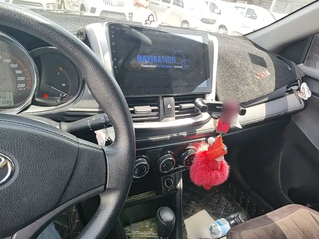 Toyota Yaris L 2019 — фото 10
