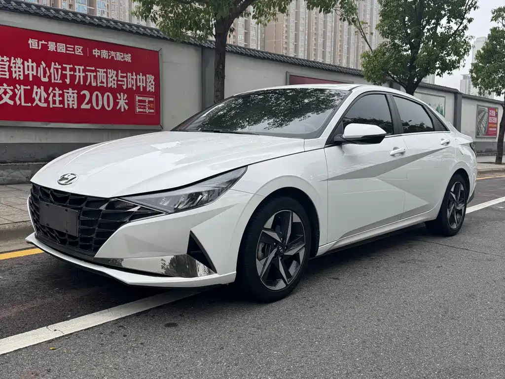 Hyundai Elantra 2022