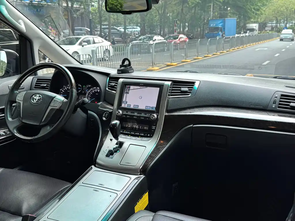 Toyota Alphard 2014 — фото 11
