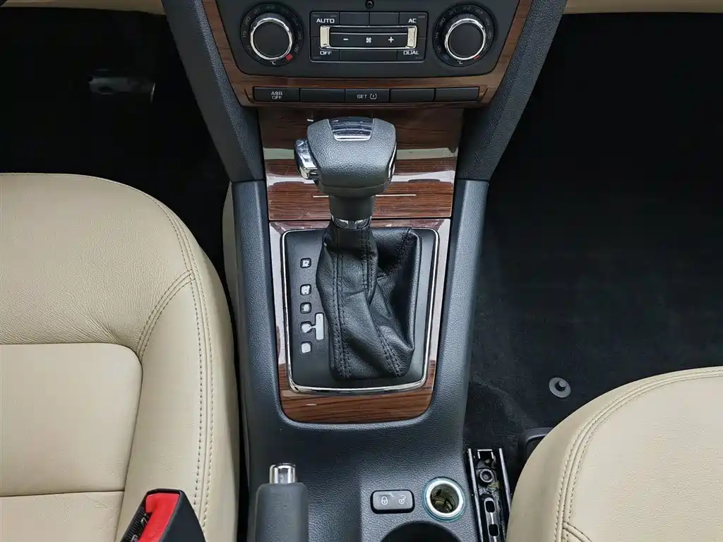 Skoda Octavia 2013 — фото 13