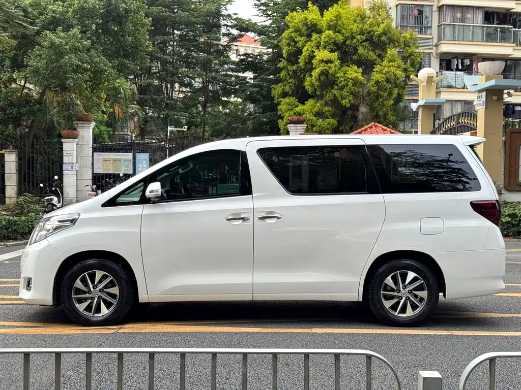 Toyota Alphard 2014 — фото 19