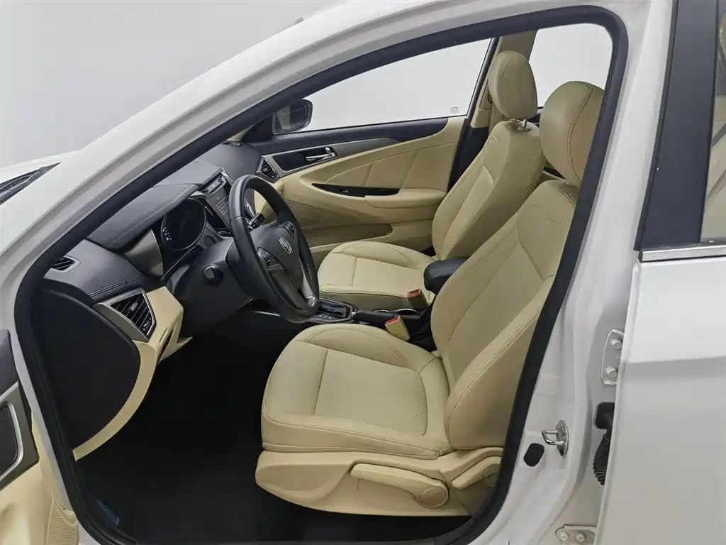 Changan Eado 2017 — фото 10