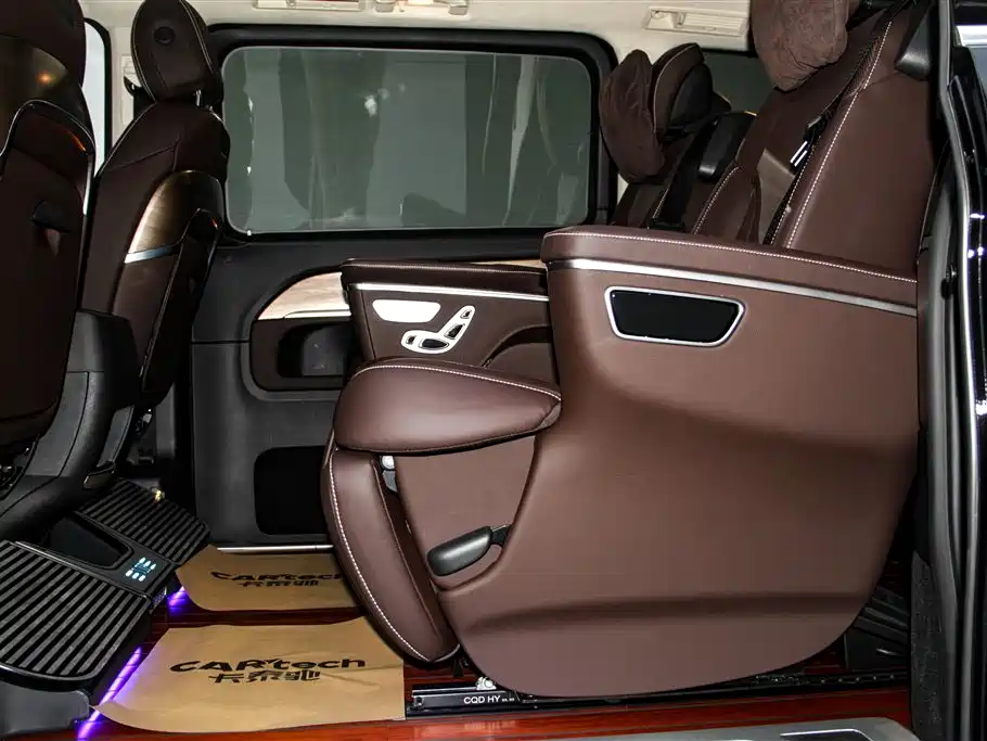 Mercedes-Benz V-Class 2023 — фото 24