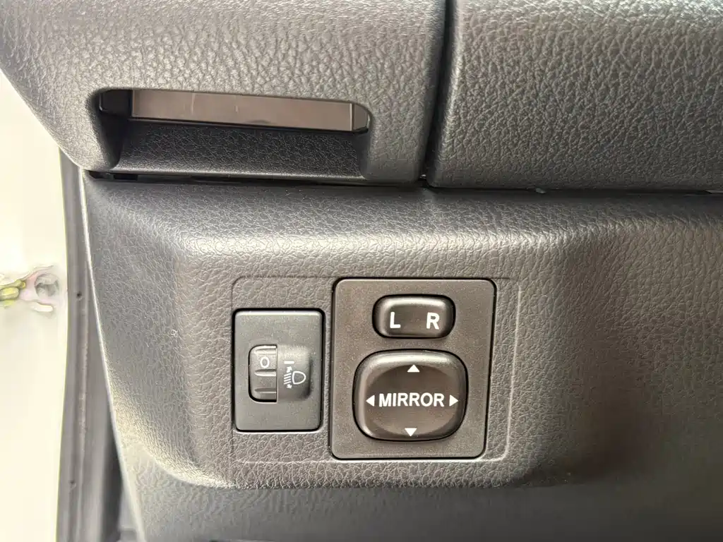 Toyota Yaris L 2022 — фото 16