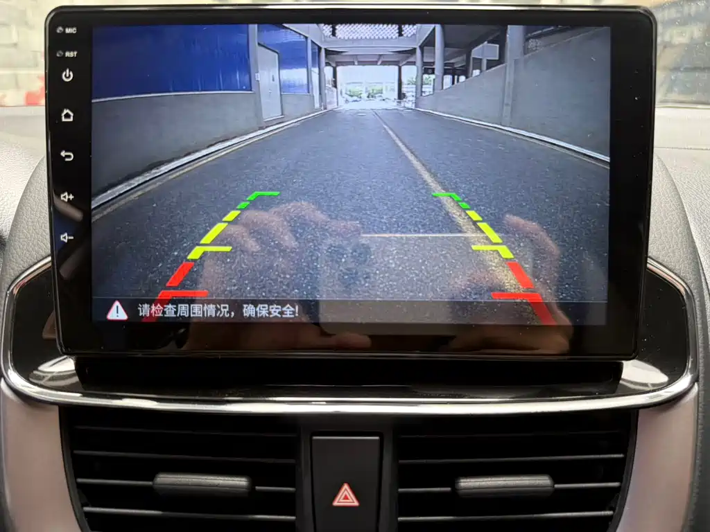 Toyota Yaris L 2022 — фото 13