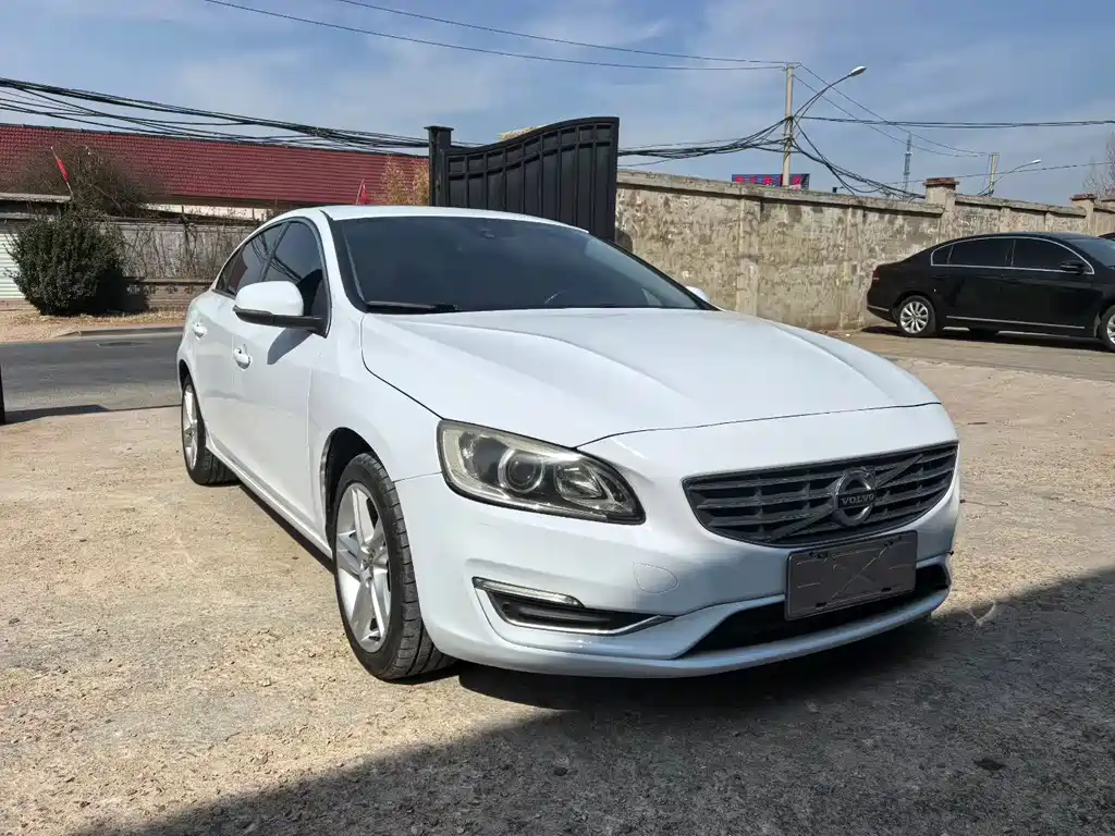 Volvo S60 2015 — фото 2