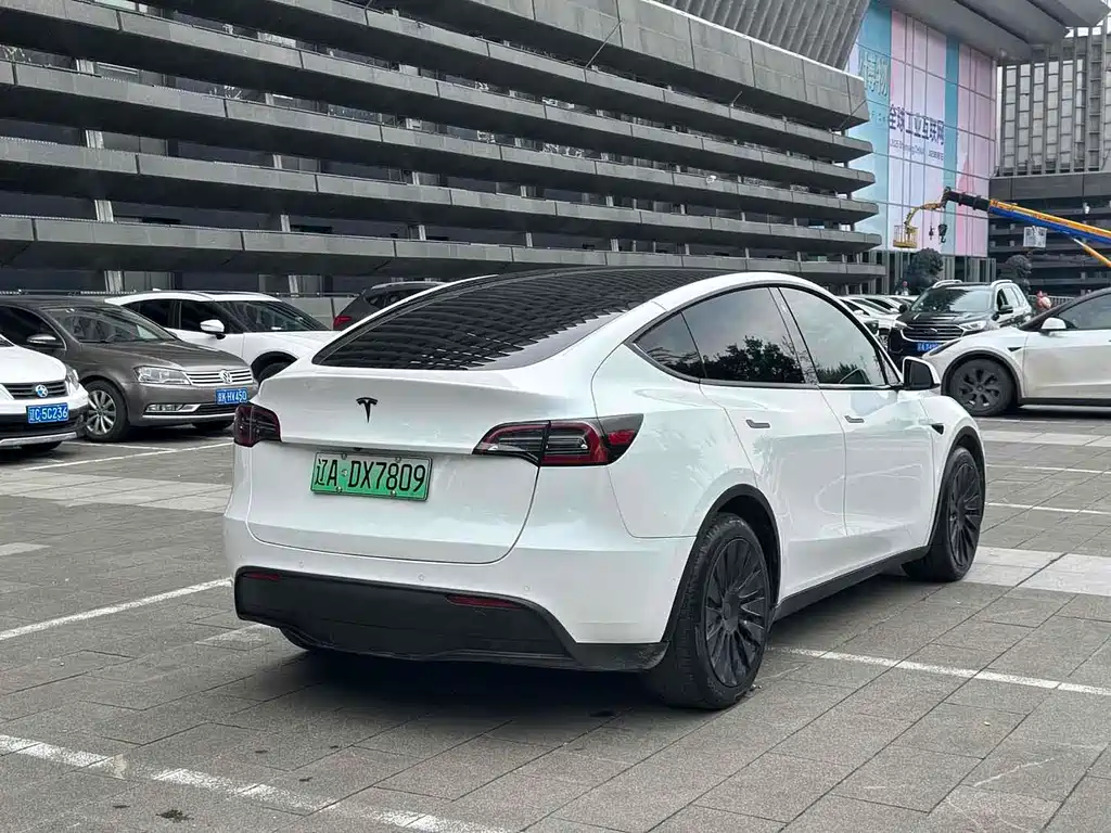 Tesla Model Y 2022 — фото 15