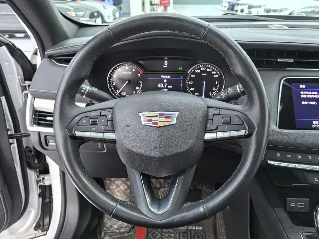 Cadillac XT4 2021 — фото 10