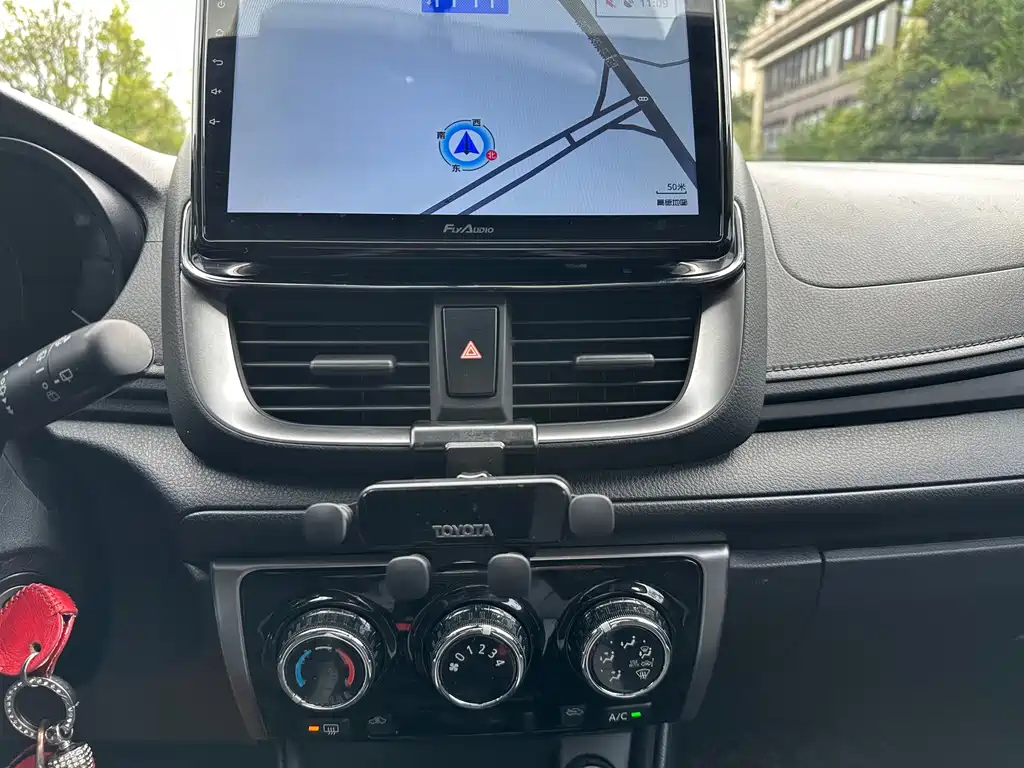 Toyota Yaris L 2021 — фото 10