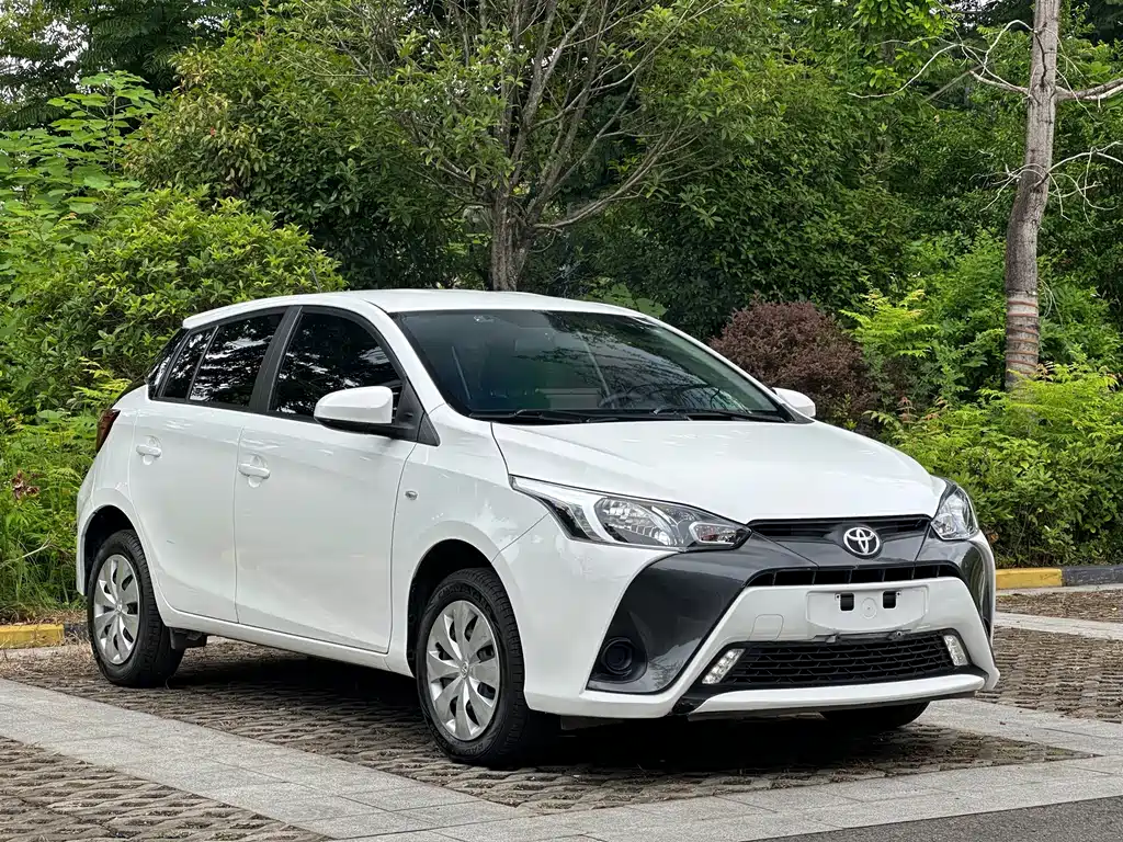 Toyota Yaris L 2021