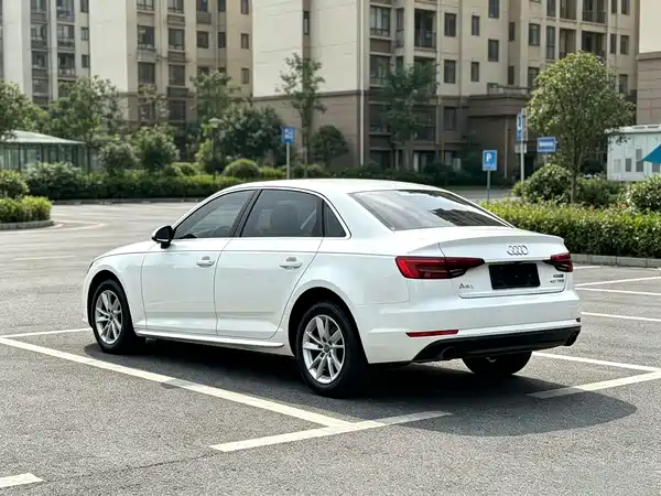 Audi A4L 2016