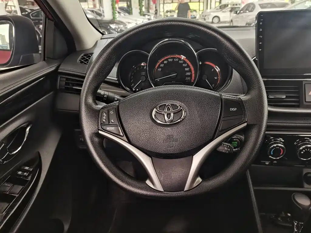 Toyota Yaris L 2023