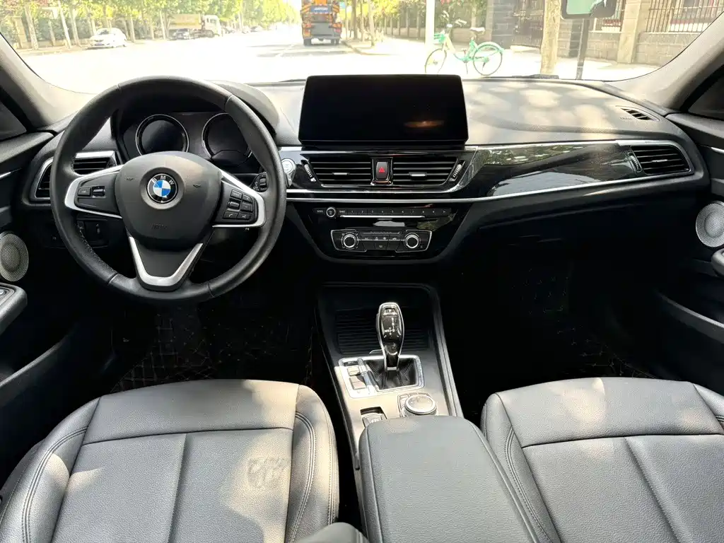 BMW 1 Series 2022 — фото 3