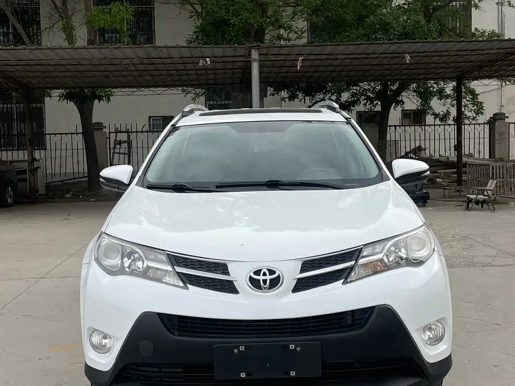 Toyota RAV4 2015 — фото 2