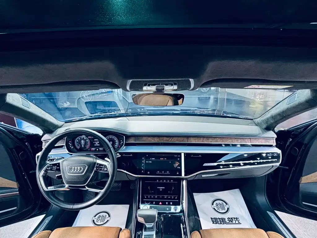 Audi A8 2018 — фото 4