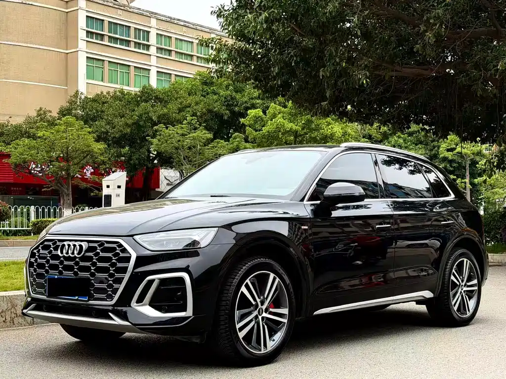 Audi Q5L 2023 — фото 1