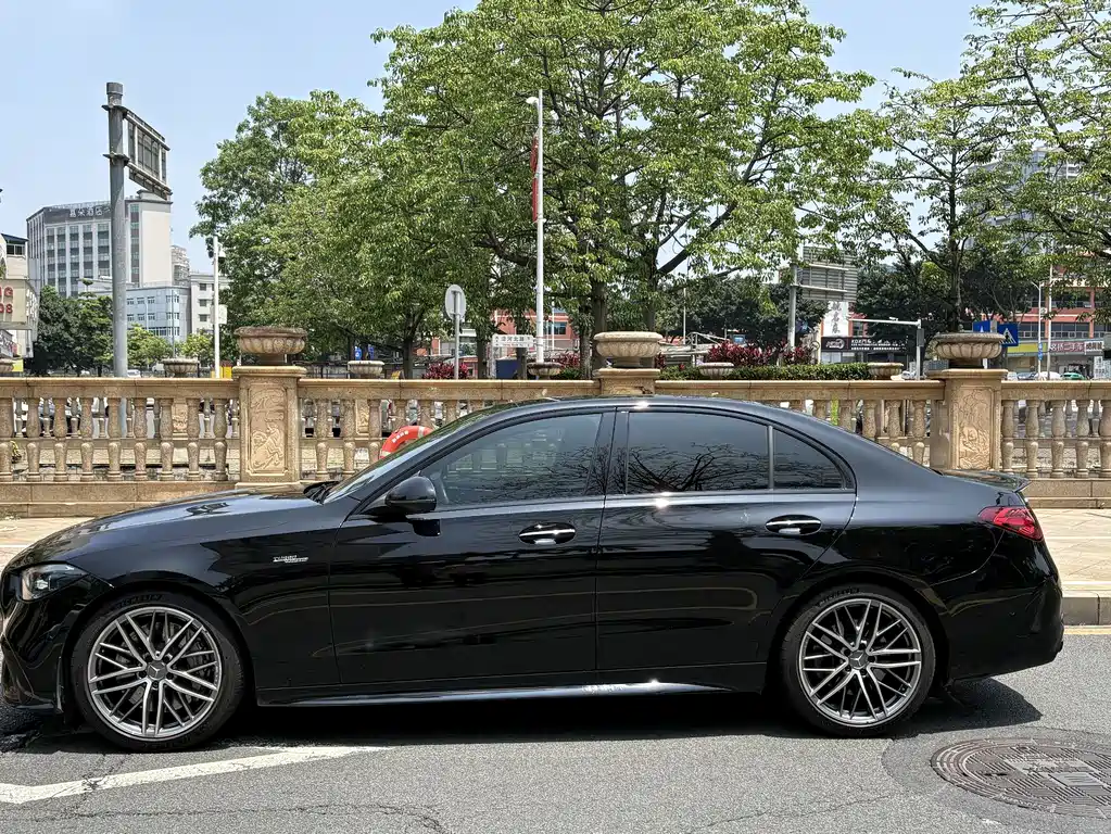 Mercedes-Benz C-Class AMG 2025 — фото 3