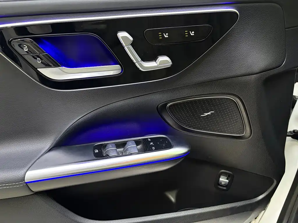 Mercedes-Benz C-Class 2024 — фото 11
