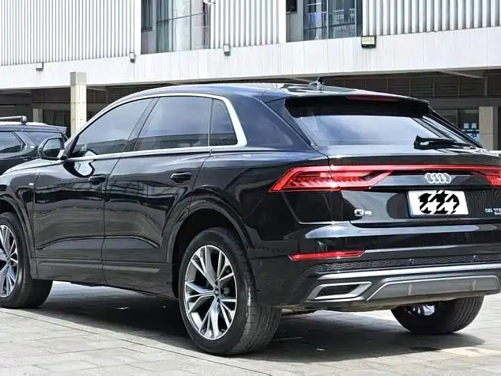 Audi Q8 2023 — фото 9