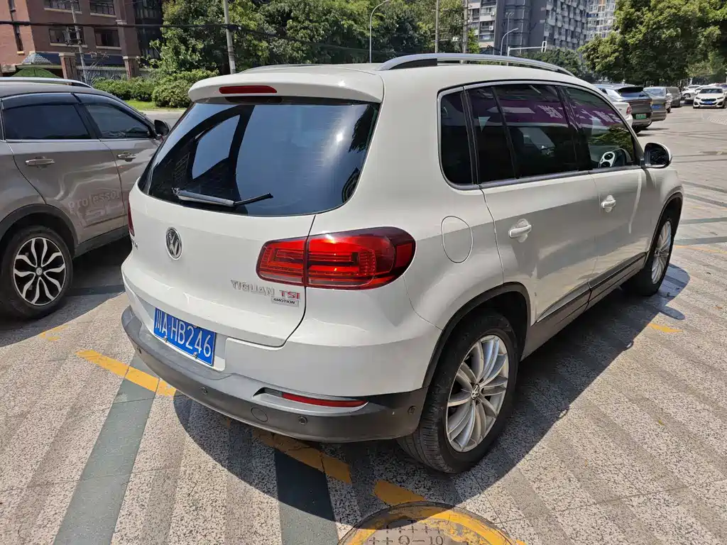 Volkswagen Tiguan 2013 — фото 2