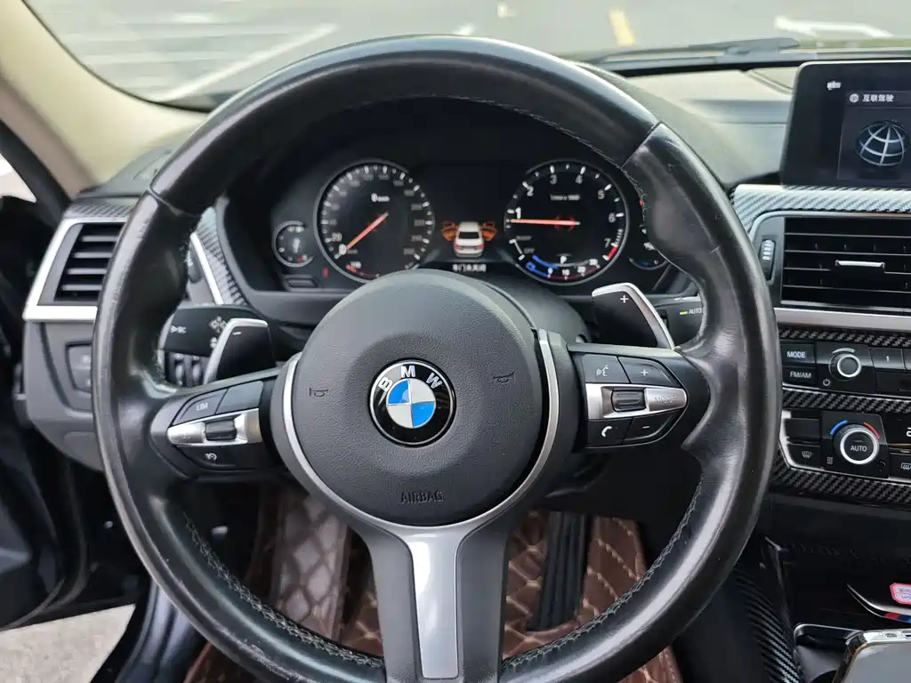 BMW 3 Series 2019 — фото 13