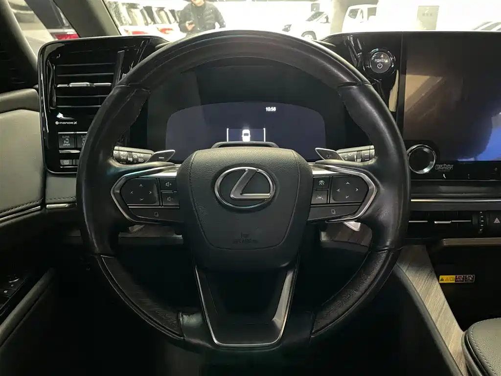 Lexus LM 2024 — фото 10