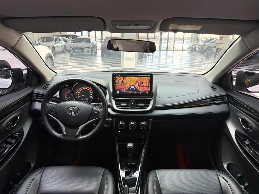 Toyota Yaris L 2022 — фото 7