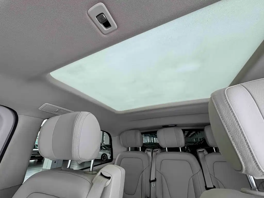 Mercedes-Benz V-Class 2020 — фото 17