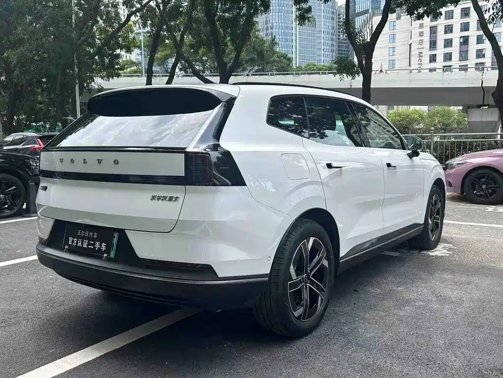 Volvo XC70 Plug-In Hybrid 2025 — фото 12