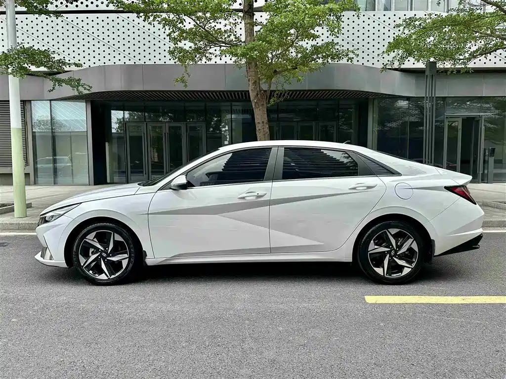Hyundai Elantra 2021 — фото 10