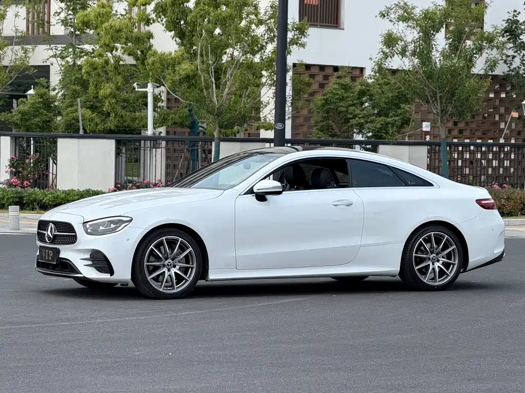 Mercedes-Benz E-Class 2023 — фото 10