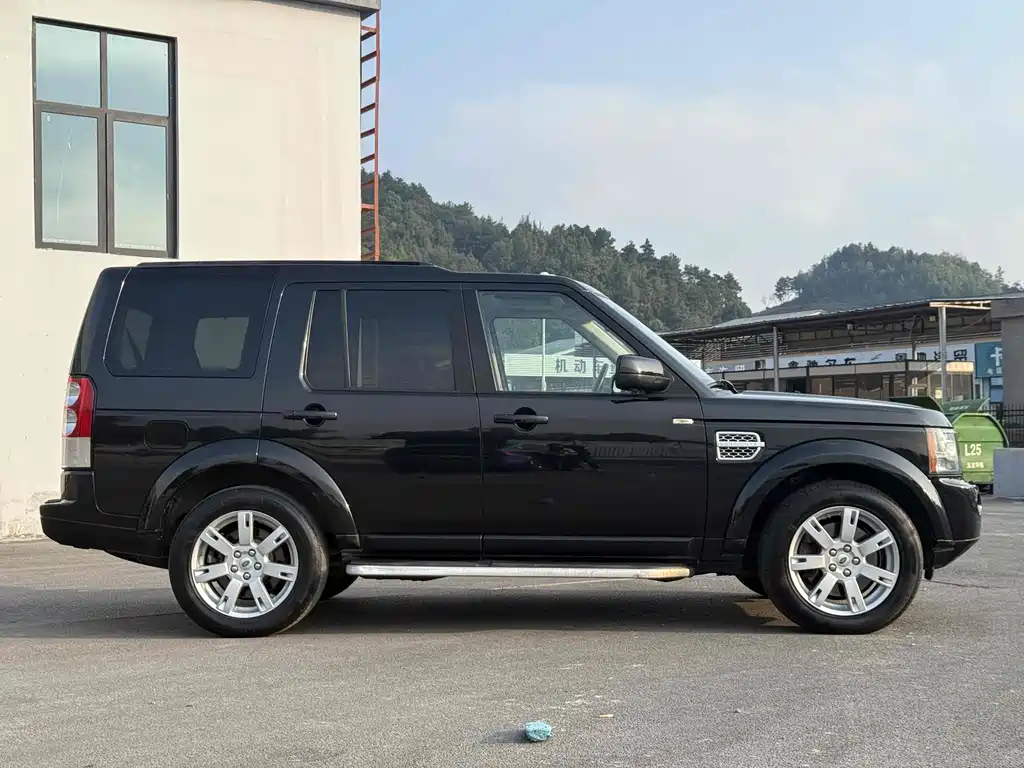 Land Rover Discovery 2010 — фото 18