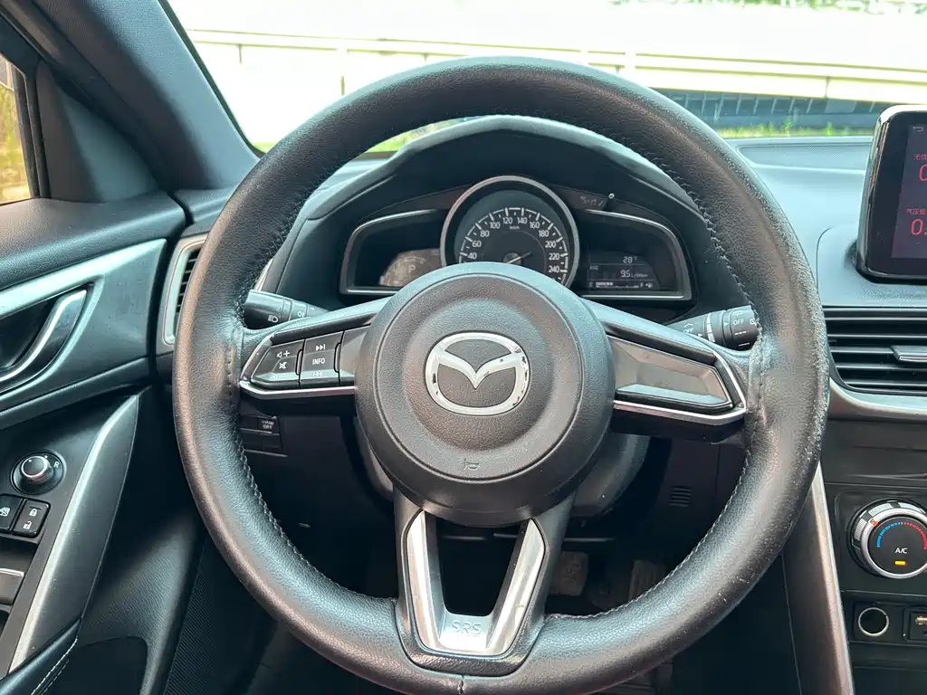 Mazda CX-4 2017 — фото 14
