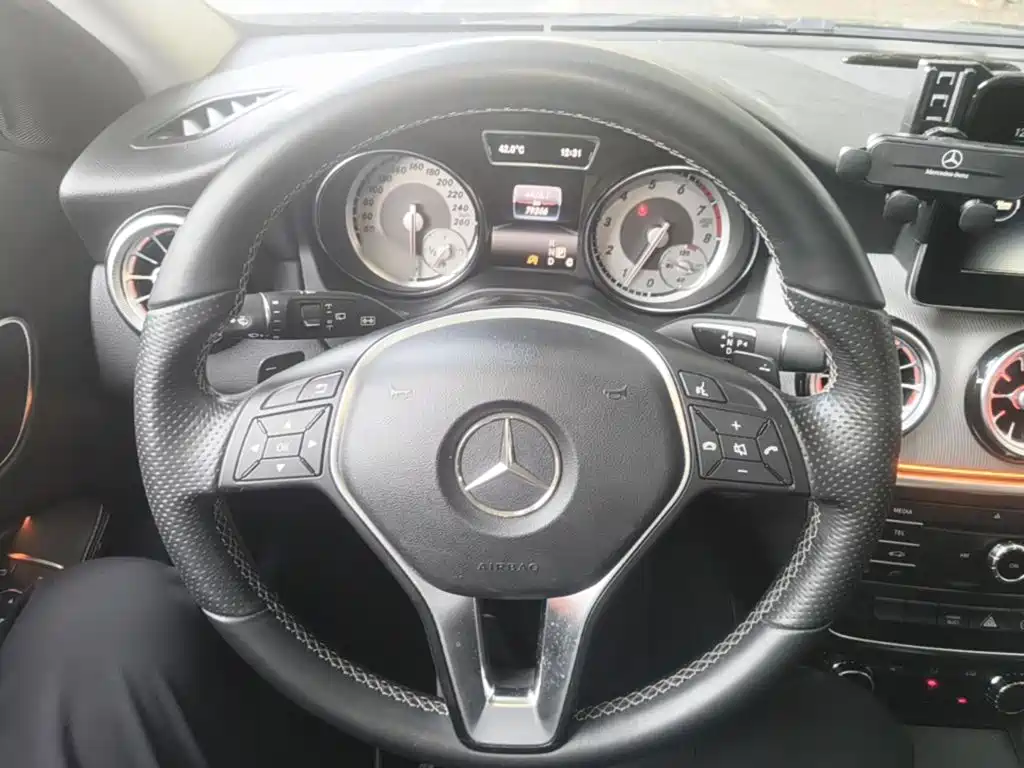 Mercedes-Benz GLA 2016 — фото 11
