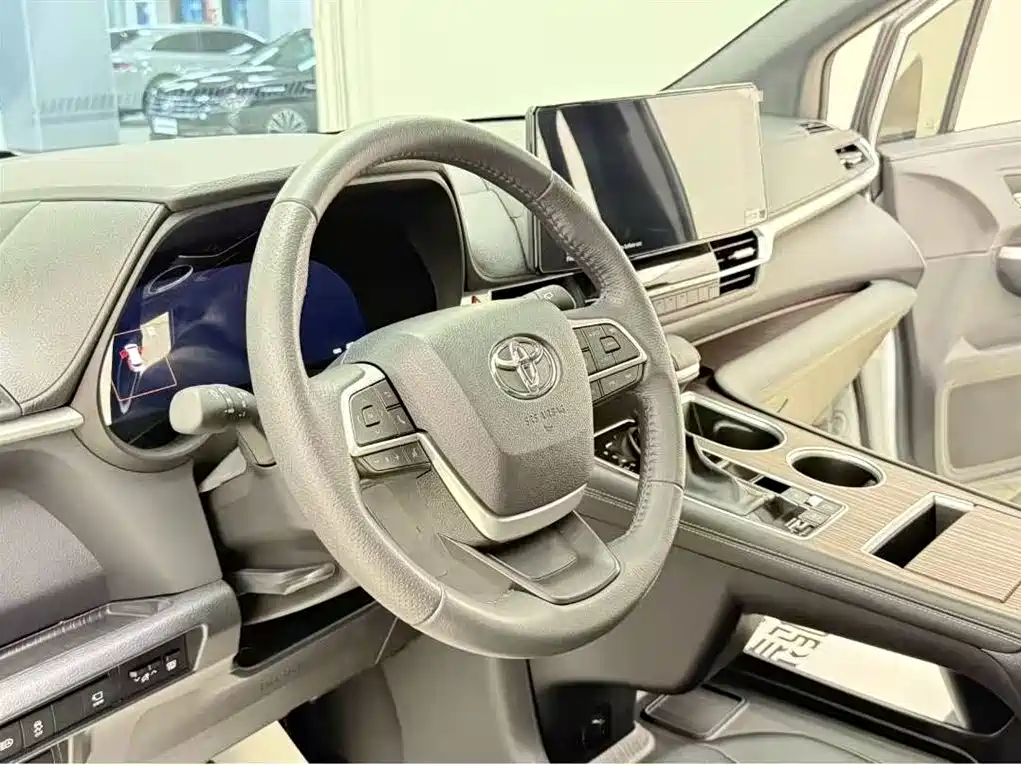 Toyota Granvia 2025 — фото 11