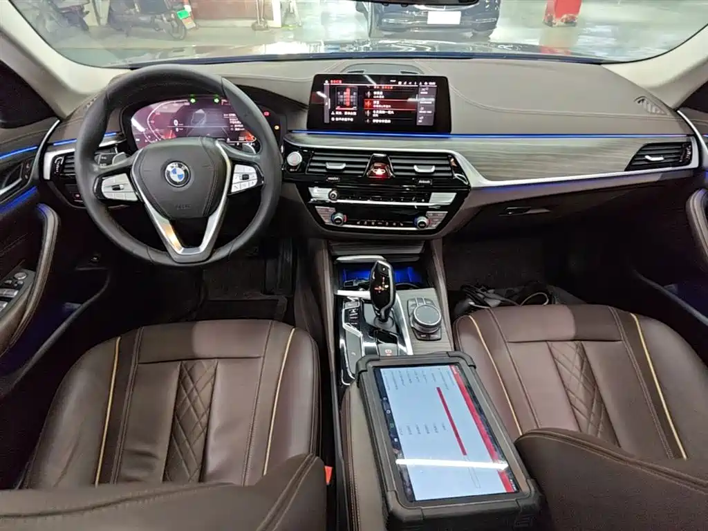 BMW 5 Series 2020 — фото 10