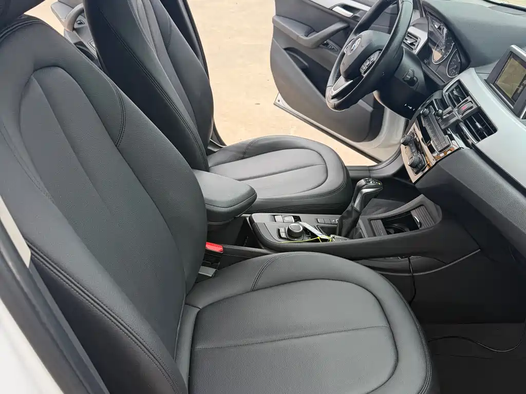 BMW X1 2017 — фото 11