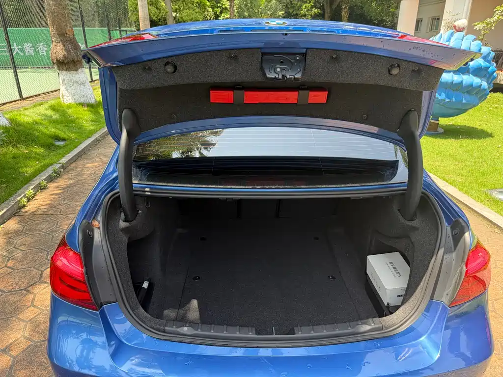 BMW 3 Series 2017 — фото 13