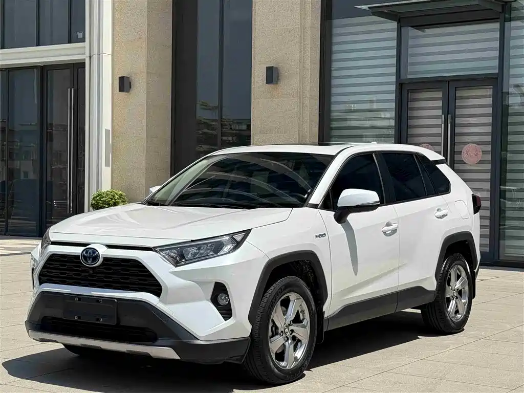 Toyota RAV4 2022 — фото 1