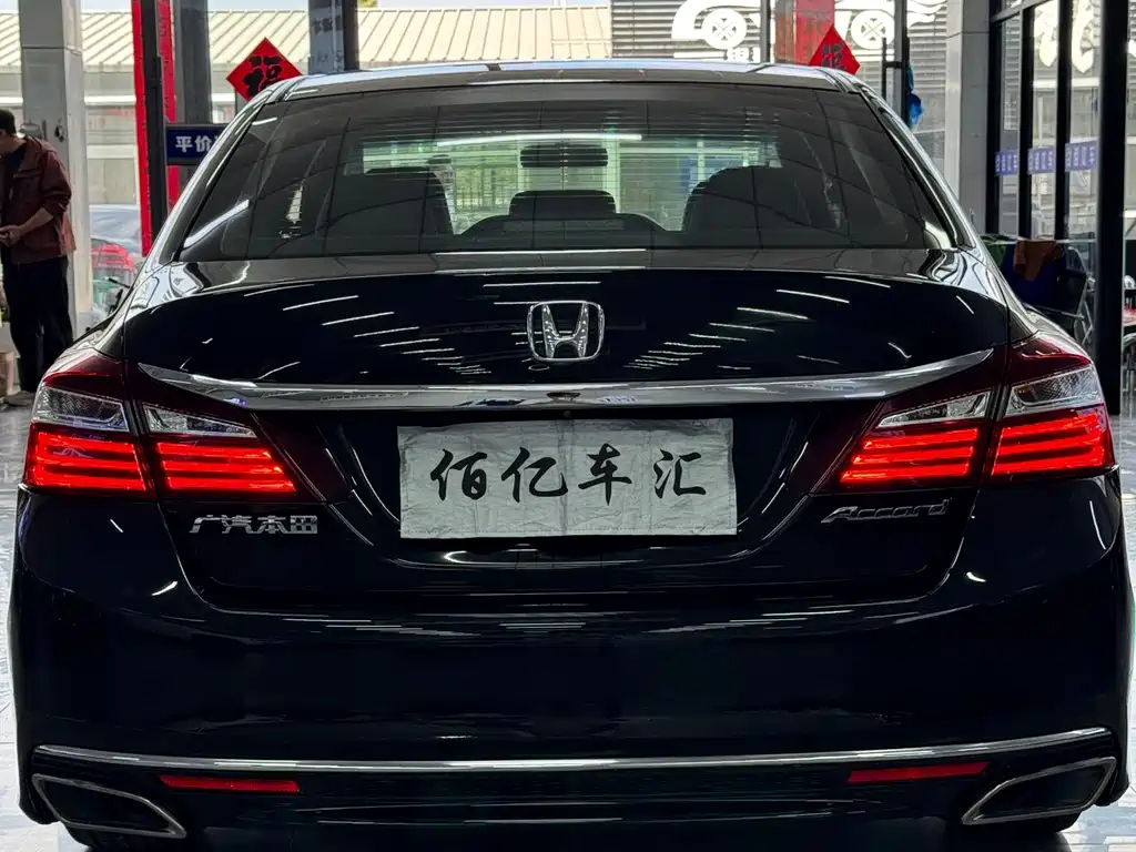 Honda Accord 2018 — фото 10