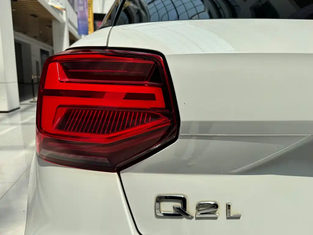 Audi Q2L 2020 — фото 22
